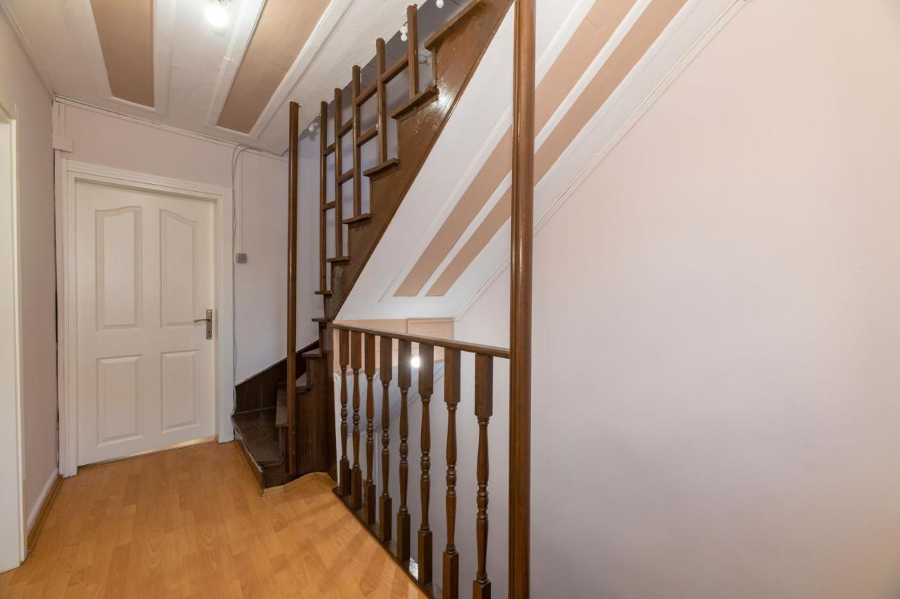 Taksim Wooden House Hostel Istambul Exterior foto