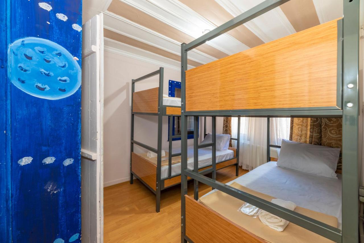 Taksim Wooden House Hostel Istambul Exterior foto